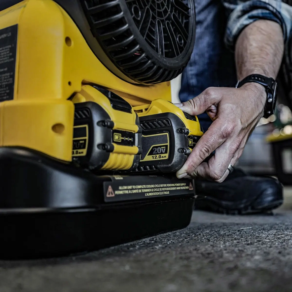 DeWalt 90,000 BTU 20V Cordless Hybrid Forced Air Kerosene Heater