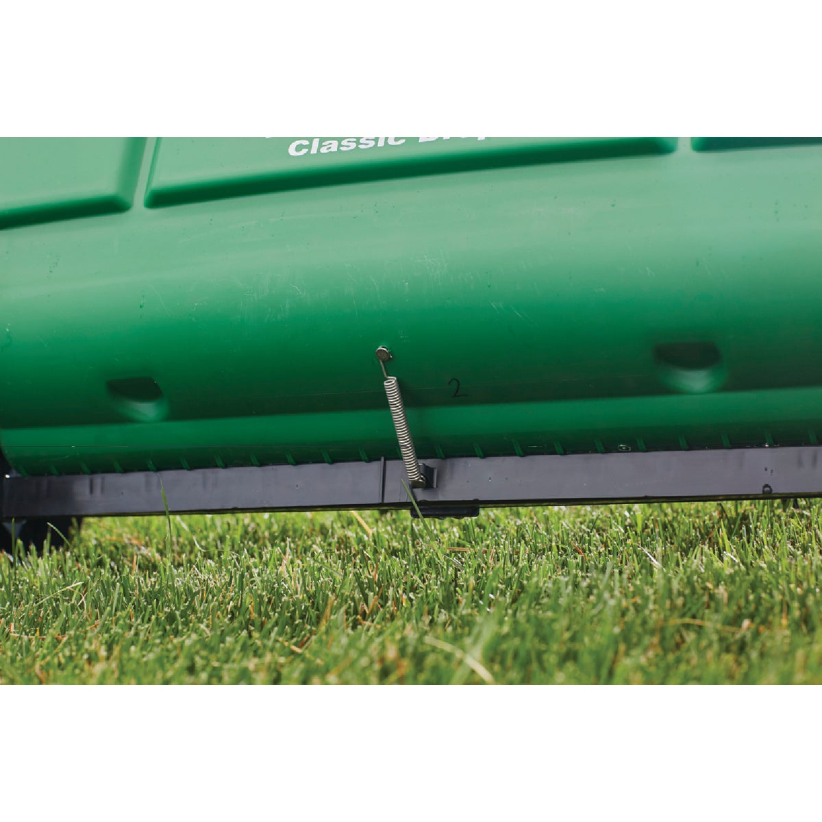 Scotts Turf Builder Classic Drop Spreader View 4 of 7
