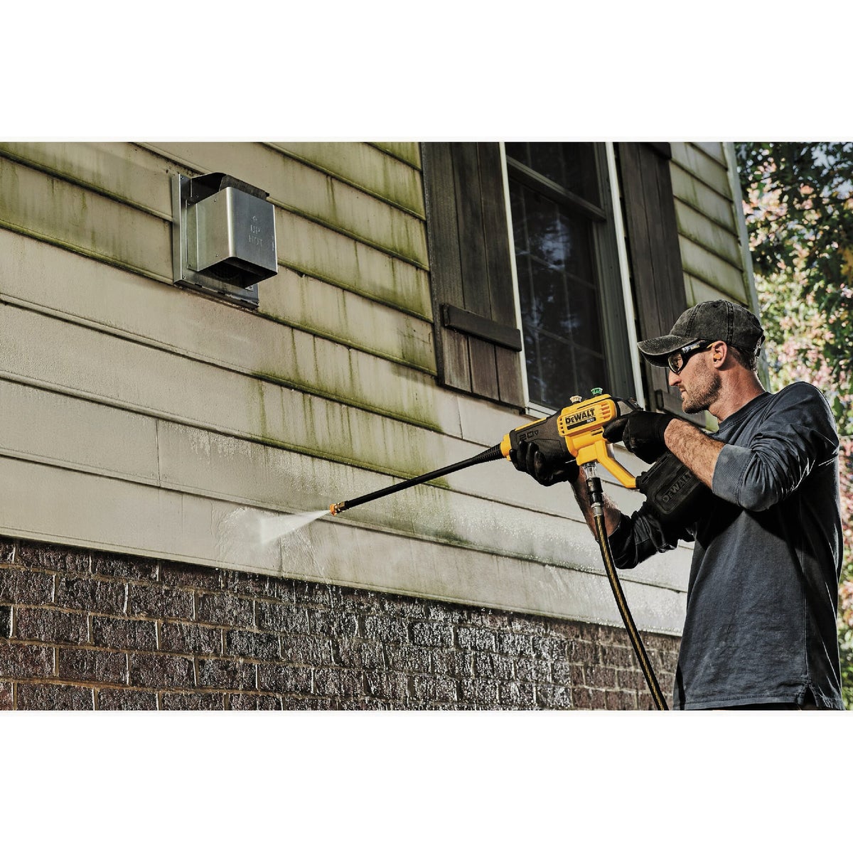 DEWALT 20V MAX 550 PSI Cordless Handheld Power Cleaner (Tool Only) View 1 of 4